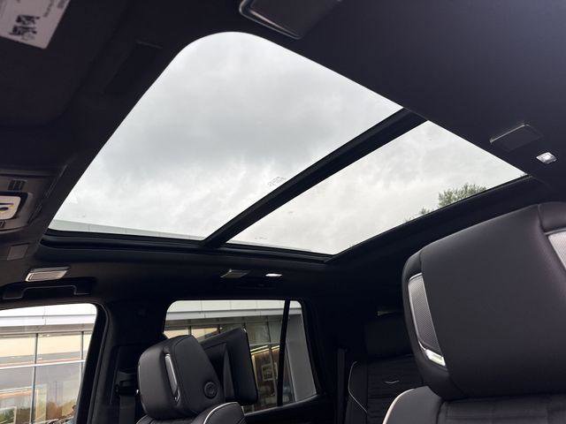 New 2026 Cadillac Escalade Platinum Sport w/ LPO, ONYX Package image 21