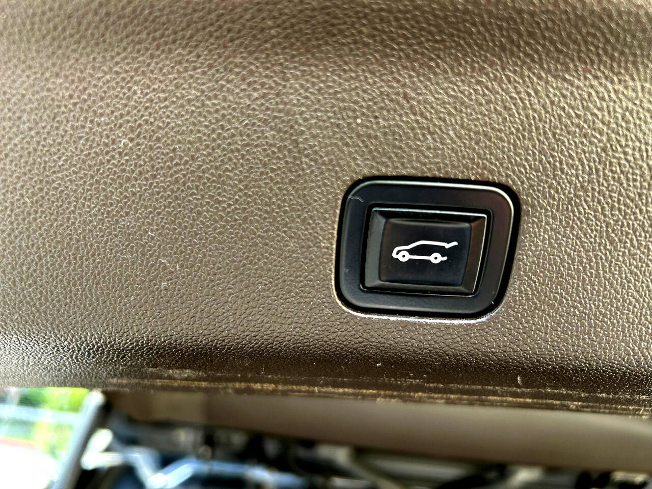 Used 2021 Chevrolet Suburban Z71 w/ Z71 Off-Road Package image 19