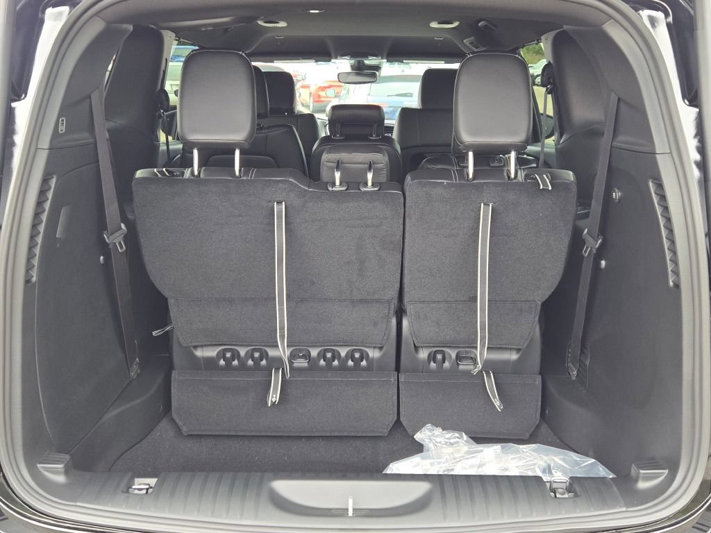 New 2027 Chrysler Pacifica Select FWD image 19