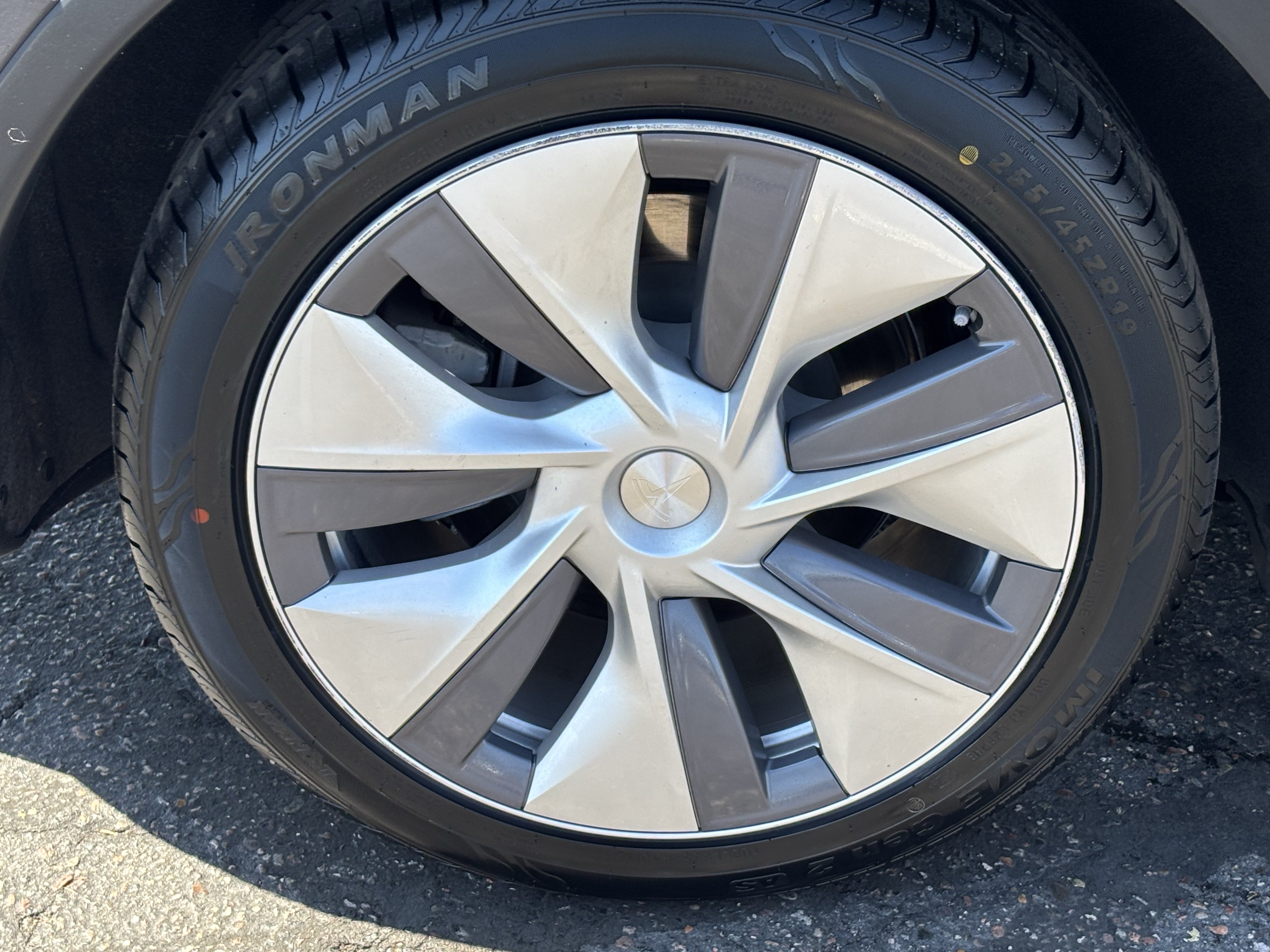 Used 2024 Tesla Model Y Long Range AWD/4WD image 7