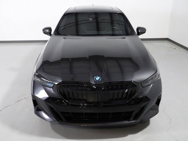 Used 2025 BMW i5 eDrive40i w/ M Sport Package image 11