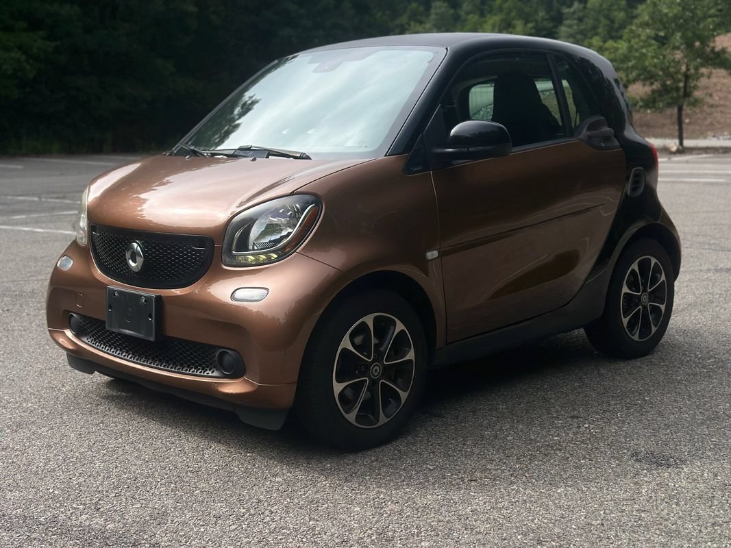 Used 2016 smart fortwo passion RWD image 3