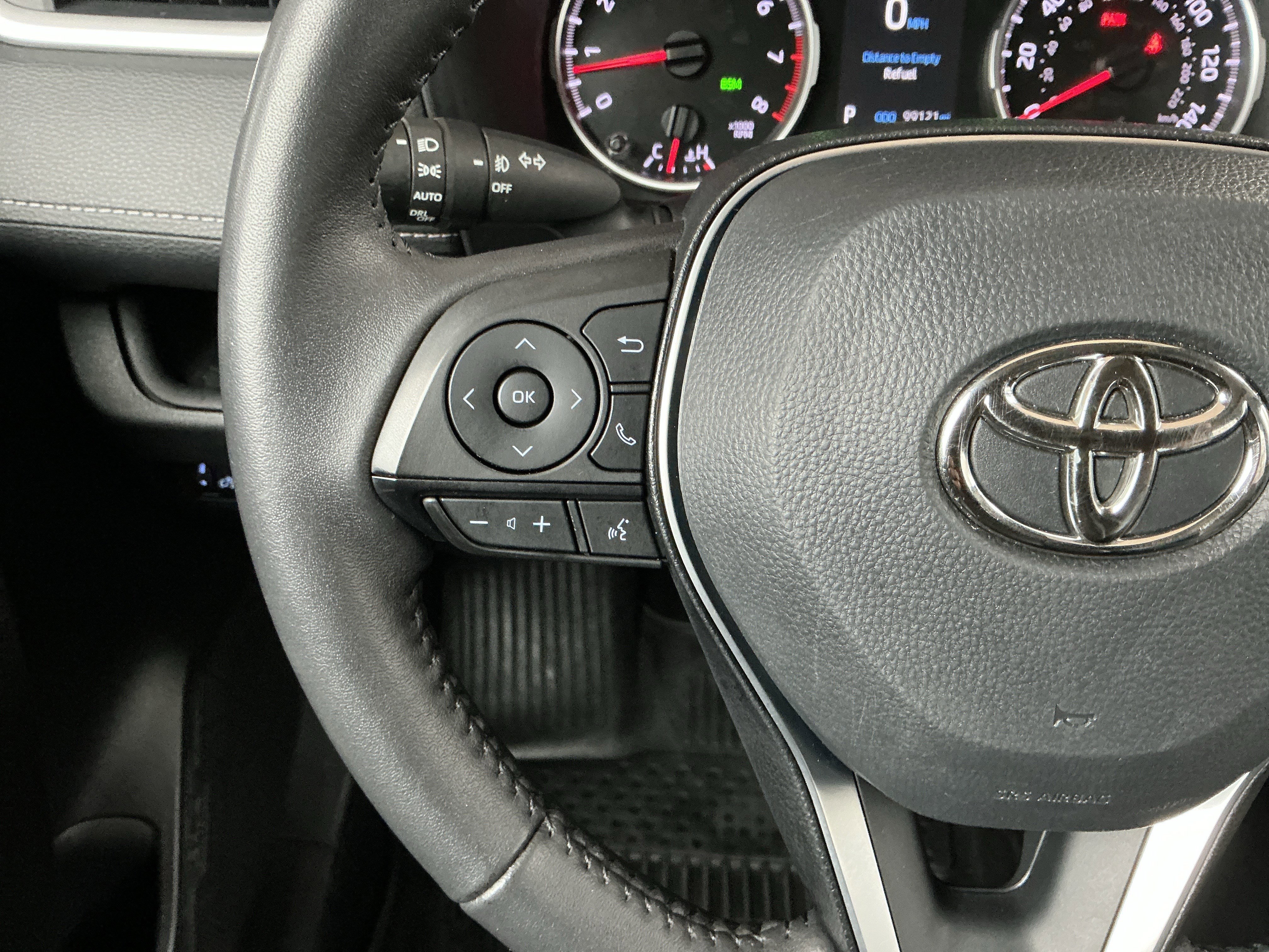 Used 2022 Toyota RAV4 XLE Premium FWD image 11