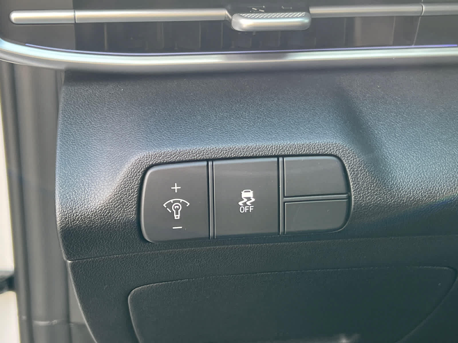New 2026 Hyundai Elantra Limited FWD image 24