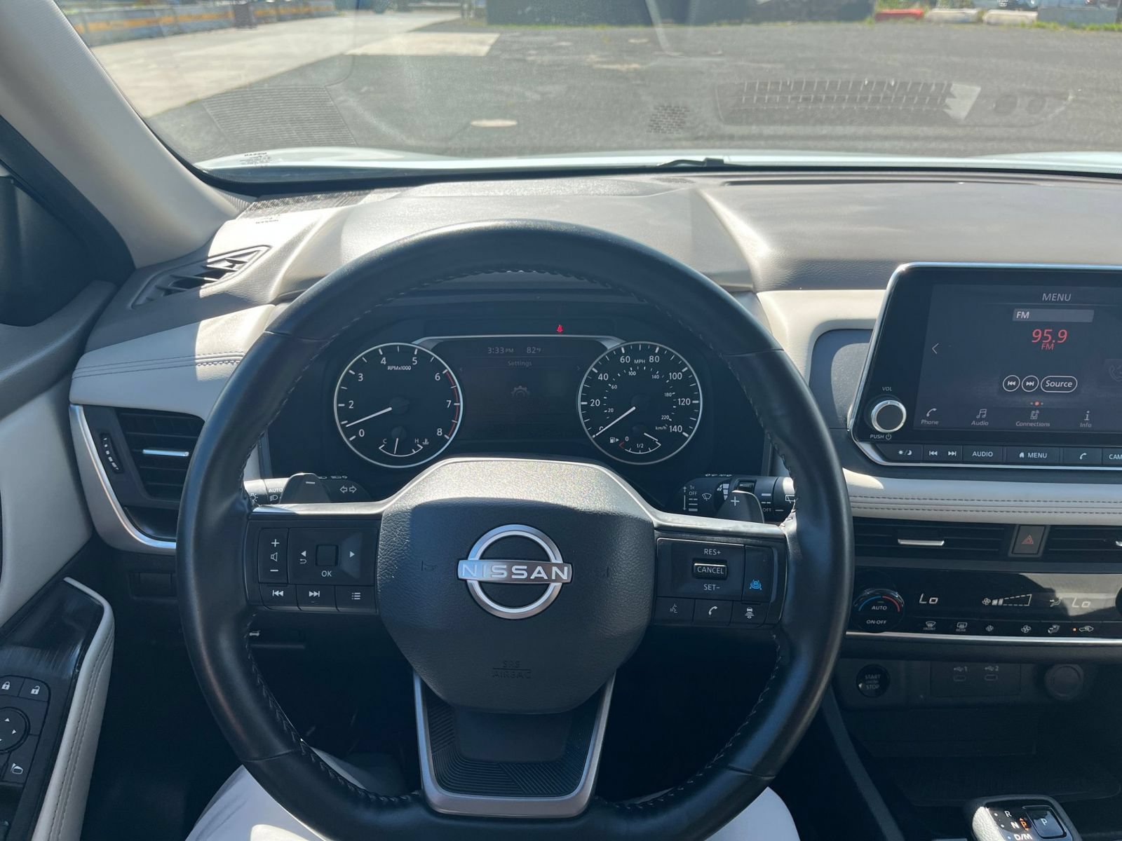Used 2025 Nissan Rogue SV FWD image 28