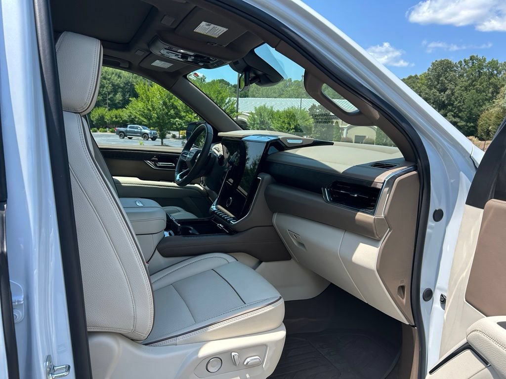 Used 2026 GMC Yukon XL Denali w/ Sun & Power Step Package AWD/4WD image 42