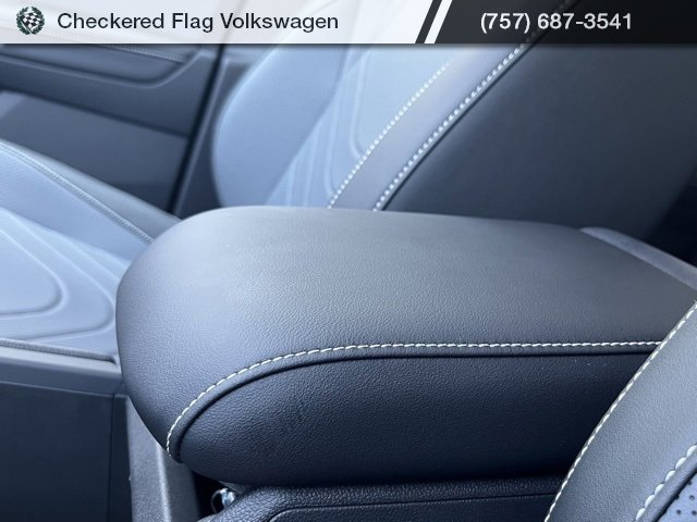 New 2025 Volkswagen Tiguan SE image 43