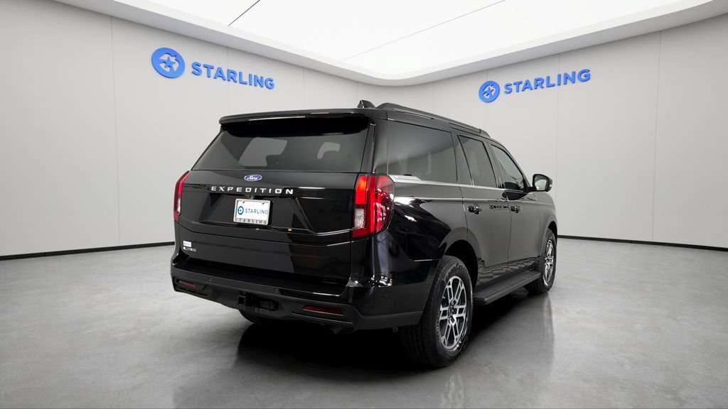 Used 2026 Ford Expedition Active RWD image 8