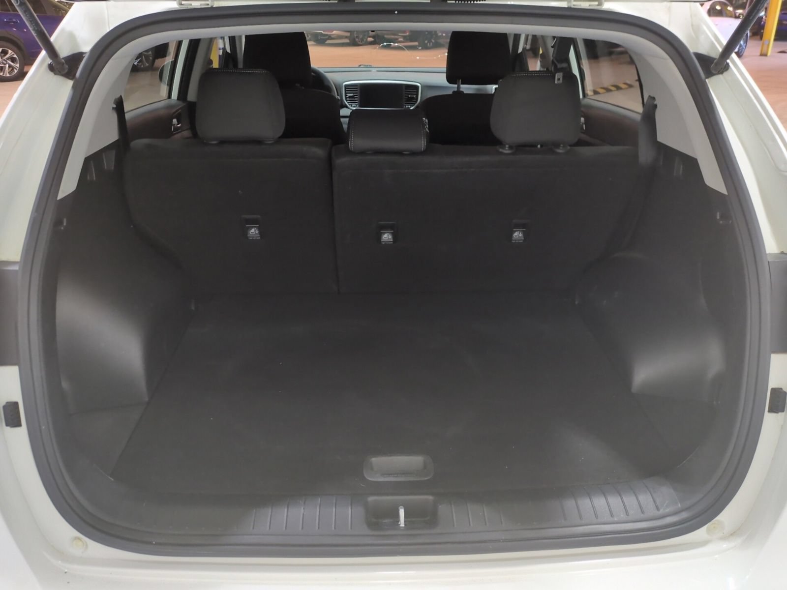 Used 2020 Kia Sportage LX FWD image 12