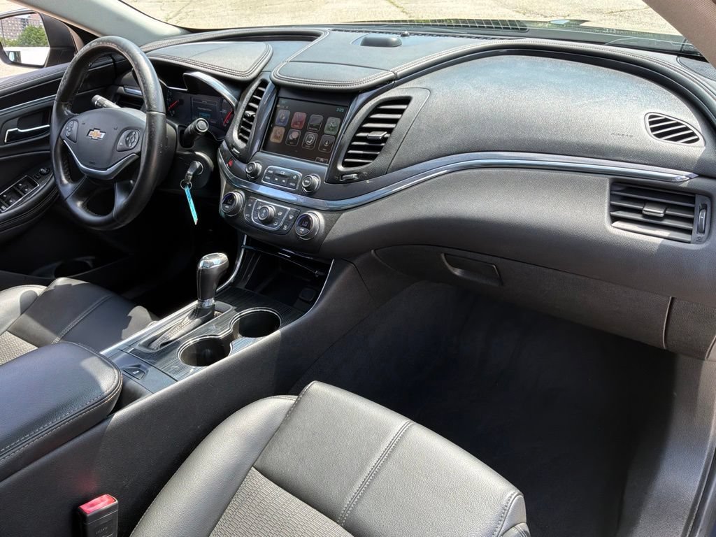 Used 2017 Chevrolet Impala LT w/ Convenience Package FWD image 31