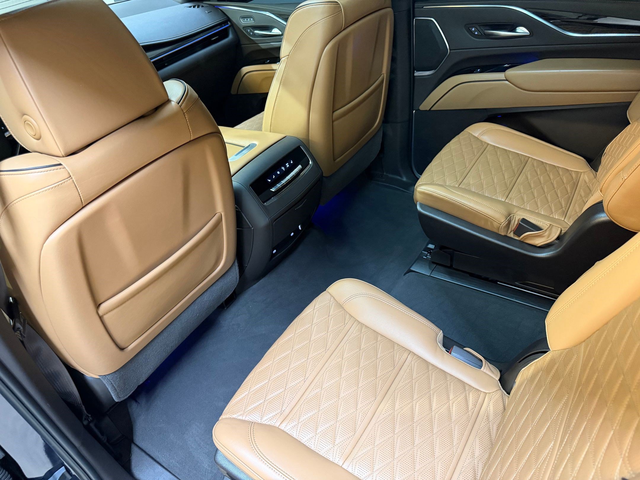 Certified 2023 Cadillac Escalade ESV Premium Luxury image 14