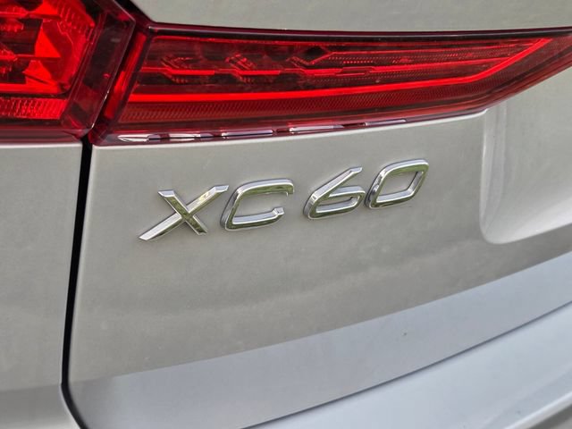 Used 2023 Volvo XC60 B5 Ultimate FWD image 11