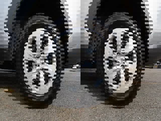 Used 2022 Toyota RAV4 LE image 9