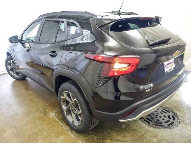 New 2026 Chevrolet Trax LT w/ LT Convenience Package FWD image 7