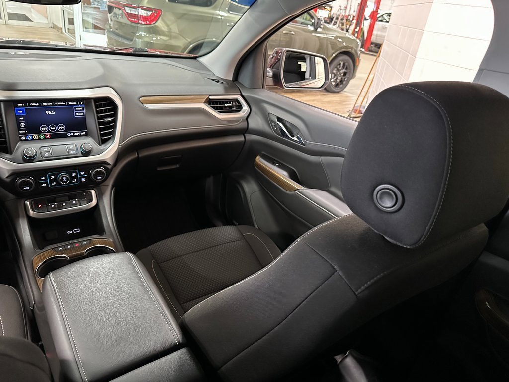 Used 2023 GMC Acadia SLE w/ Driver Convenience Package image 14