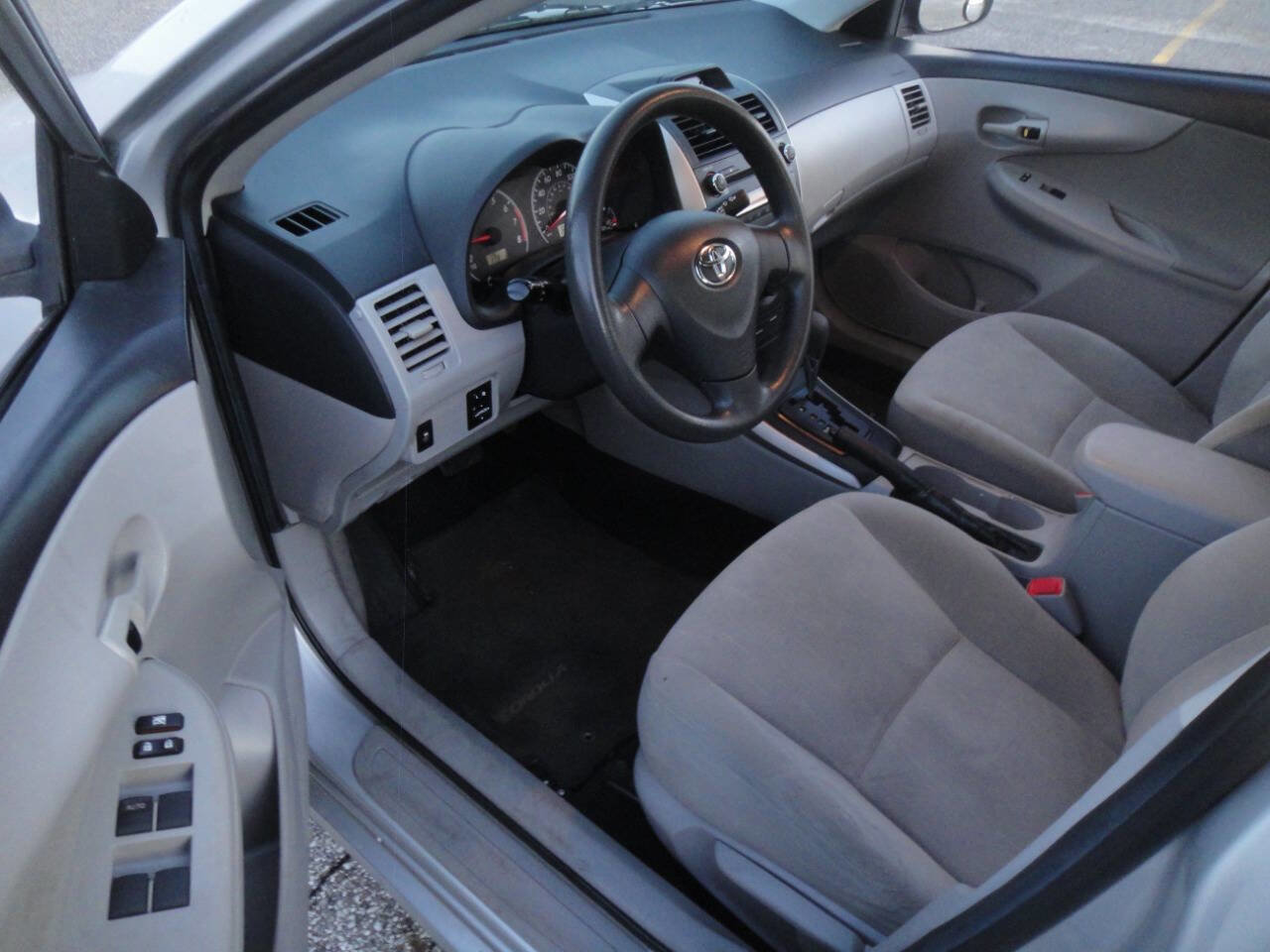 Used 2012 Toyota Corolla L FWD image 14