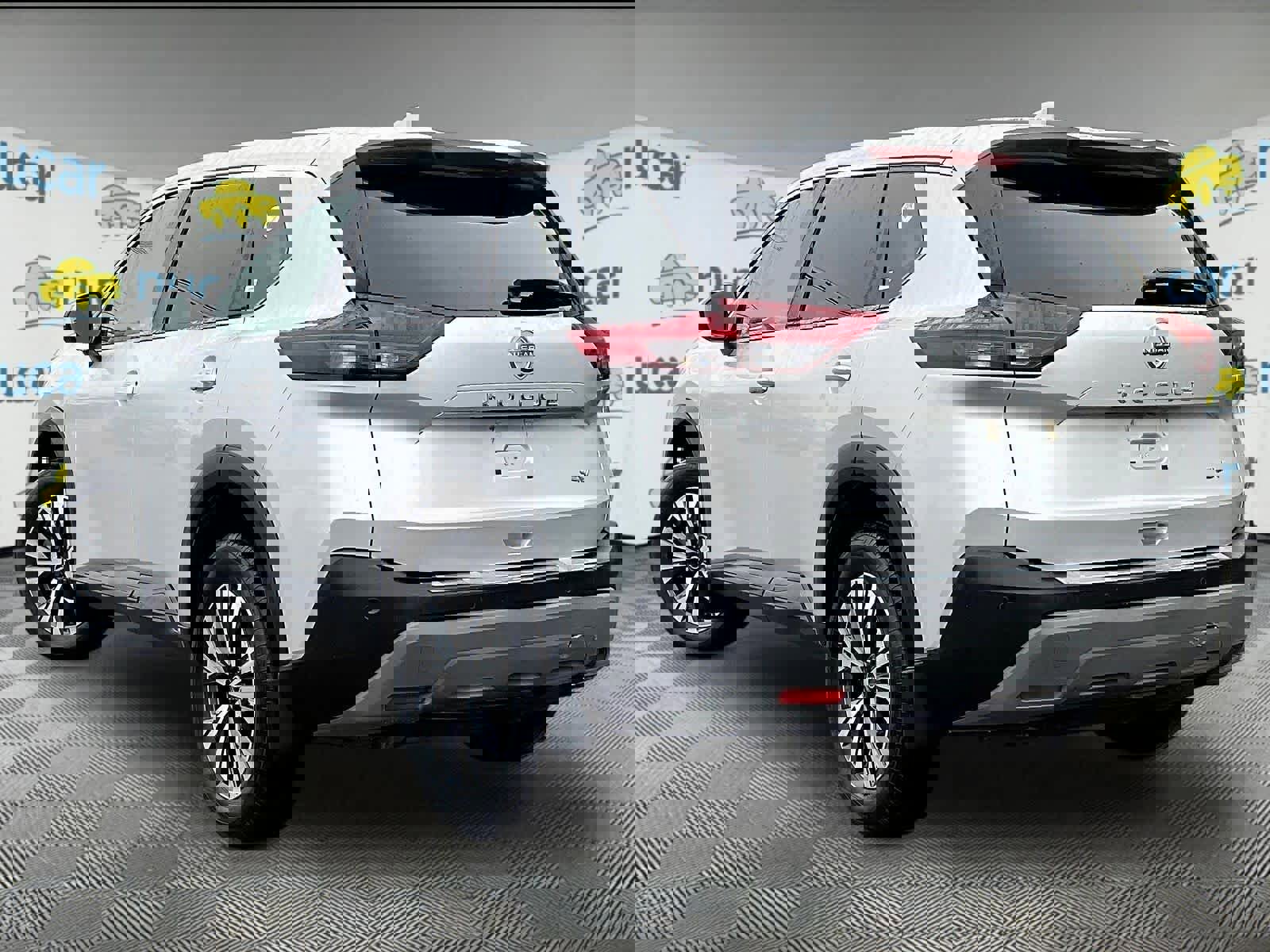 Certified 2022 Nissan Rogue SV image 4