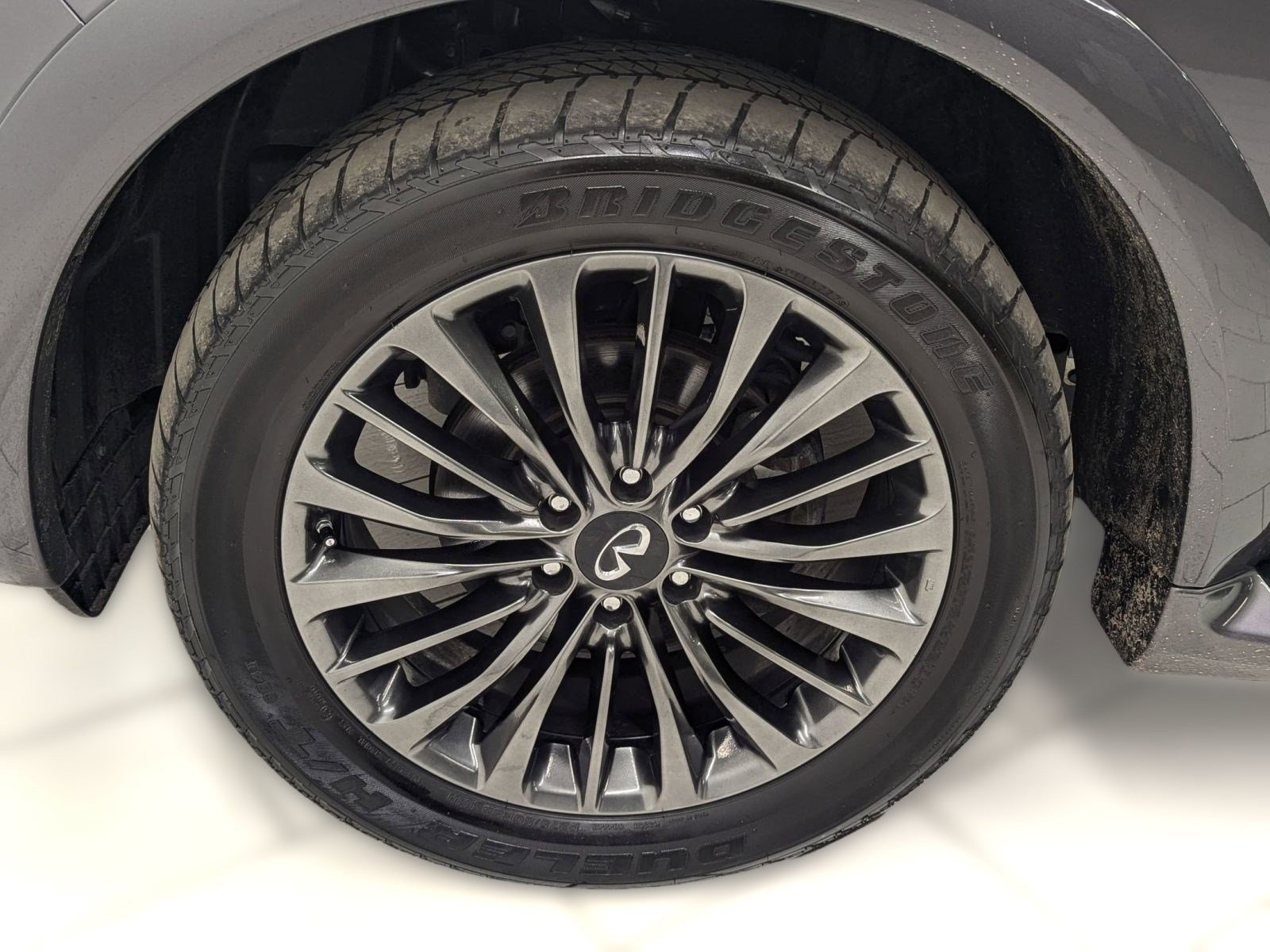 Used 2024 INFINITI QX80 Sensory AWD/4WD image 9