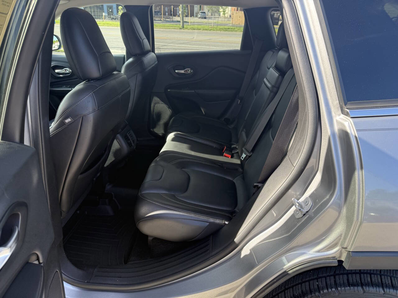 Used 2015 Jeep Cherokee Limited AWD/4WD image 14