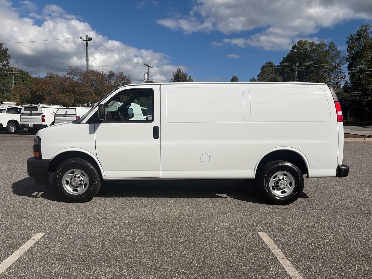 Used 2022 Chevrolet Express 2500 w/ Driver Convenience Package RWD image 2