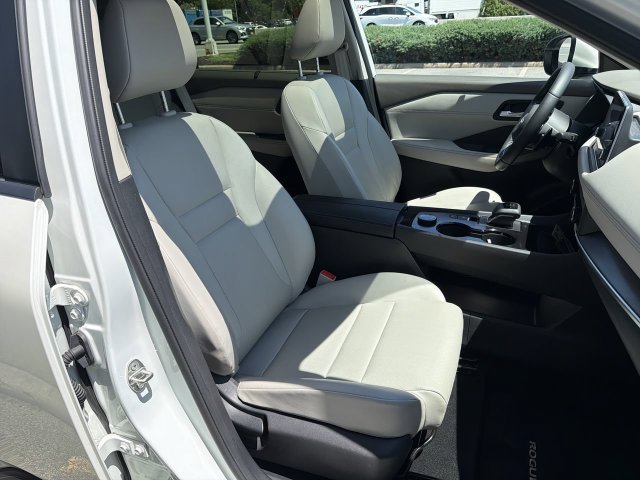 Certified 2023 Nissan Rogue SV w/ SV Premium B Package AWD/4WD image 25