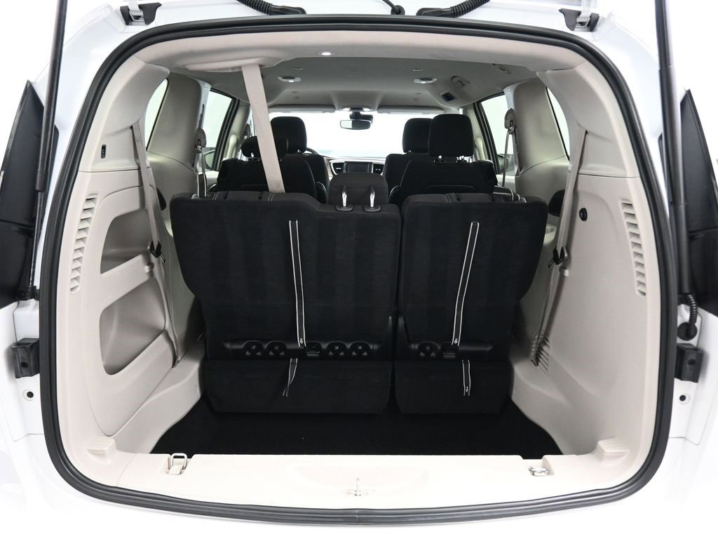 Used 2023 Chrysler Voyager LX image 56