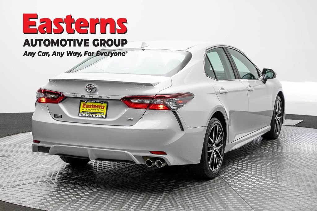 Used 2024 Toyota Camry SE w/ Cold Weather Package FWD image 5