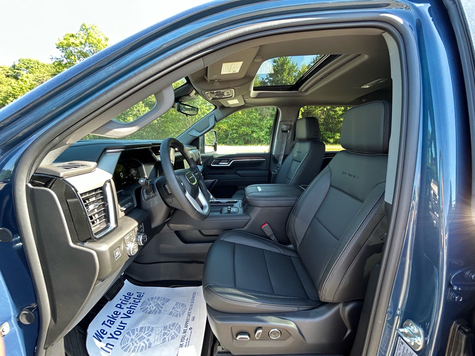 New 2026 GMC Sierra 2500 Denali w/ Denali Reserve Package AWD/4WD image 19