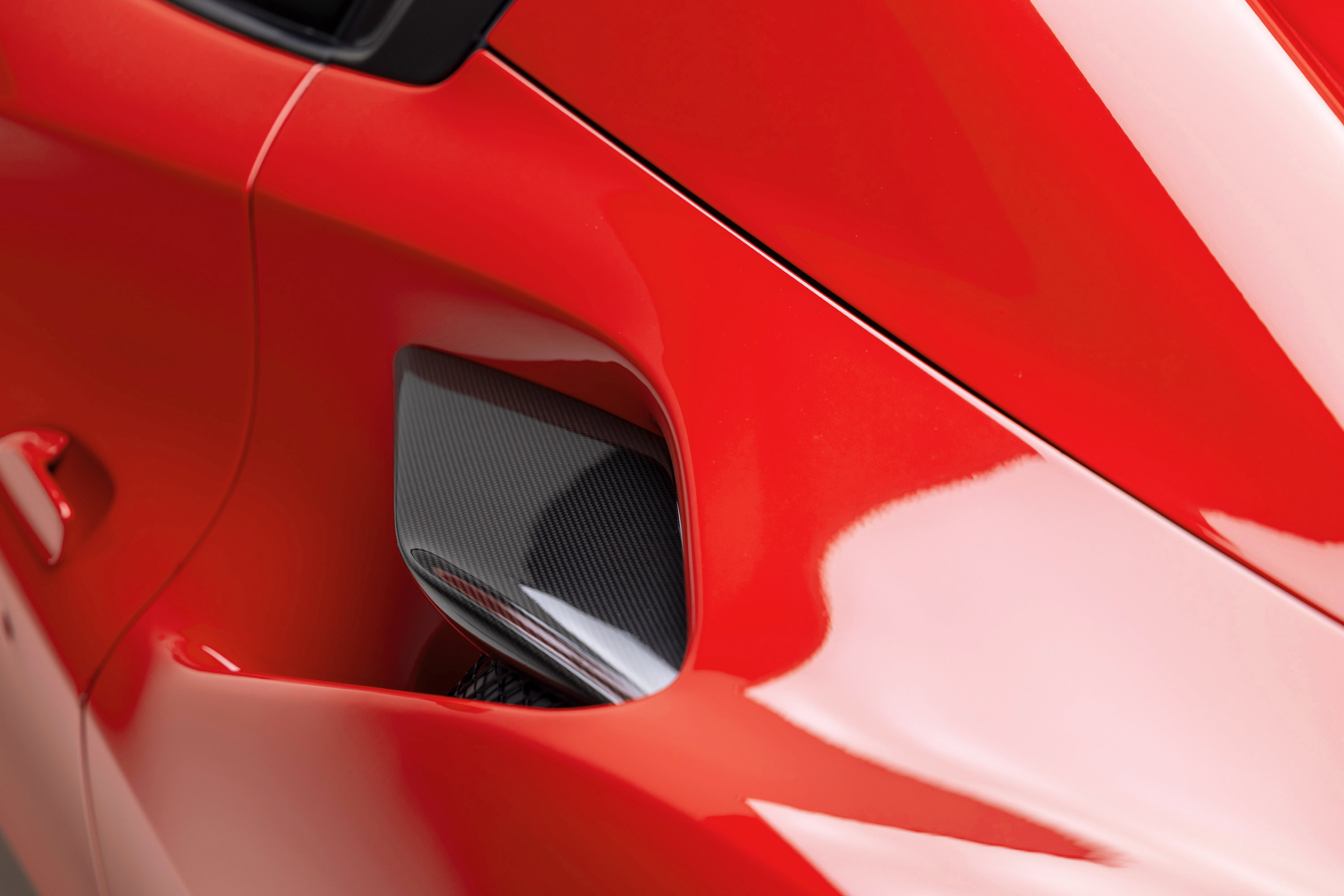 Certified 2022 Ferrari F8 Tributo RWD image 17