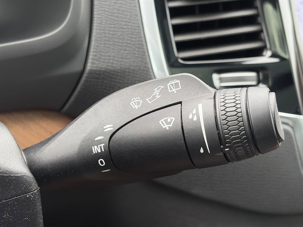 Used 2024 Volvo XC90 B5 Plus image 11