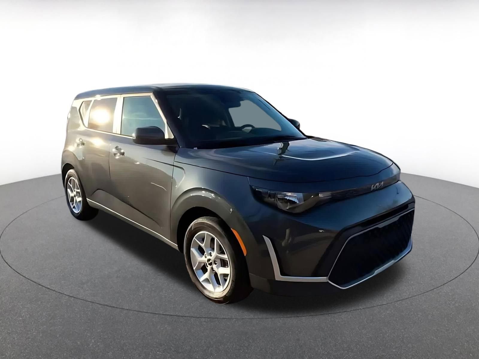 Used 2025 Kia Soul LX w/ LX Technology Package image 3
