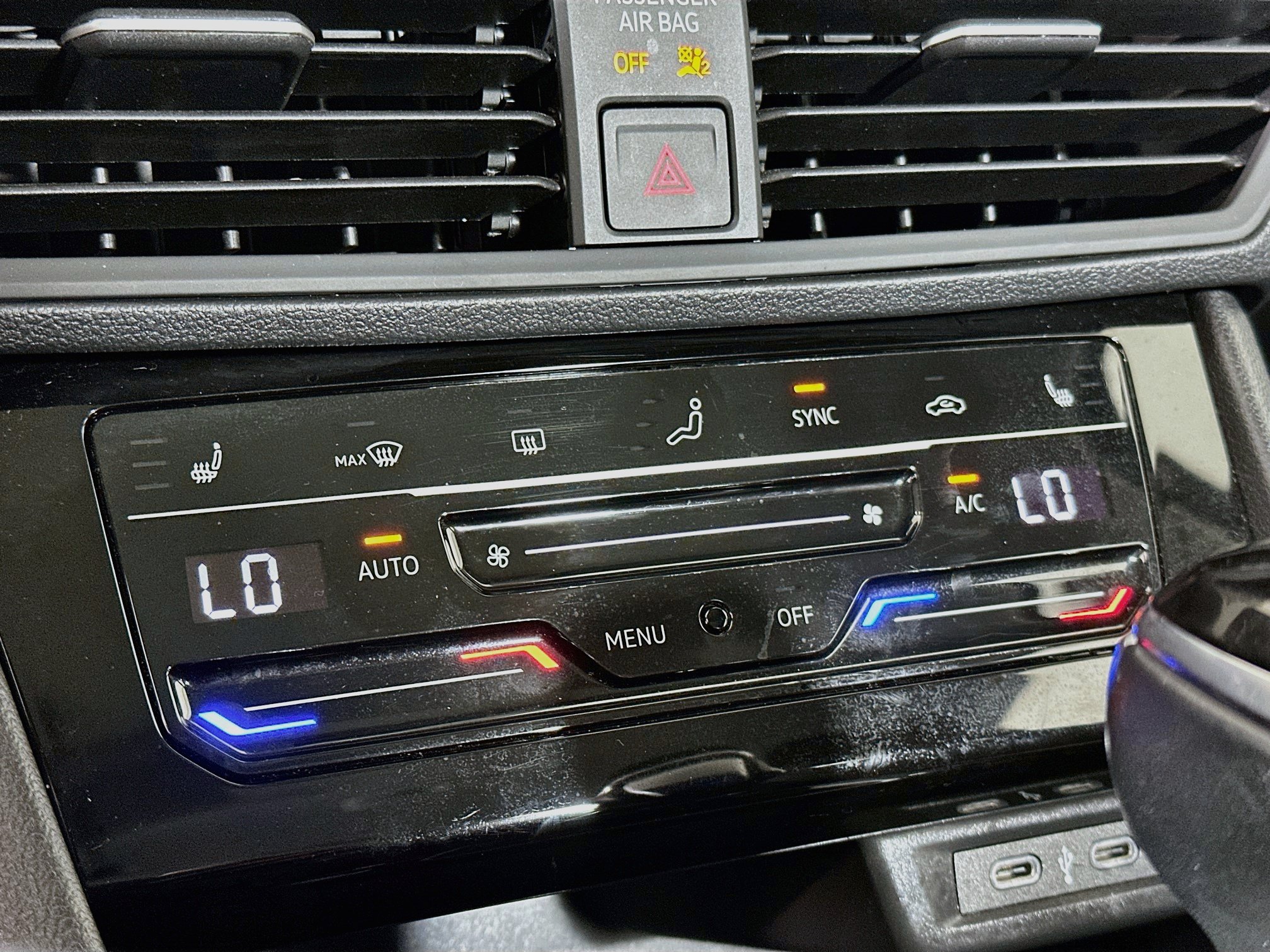 Used 2025 Volkswagen Jetta SE FWD image 23