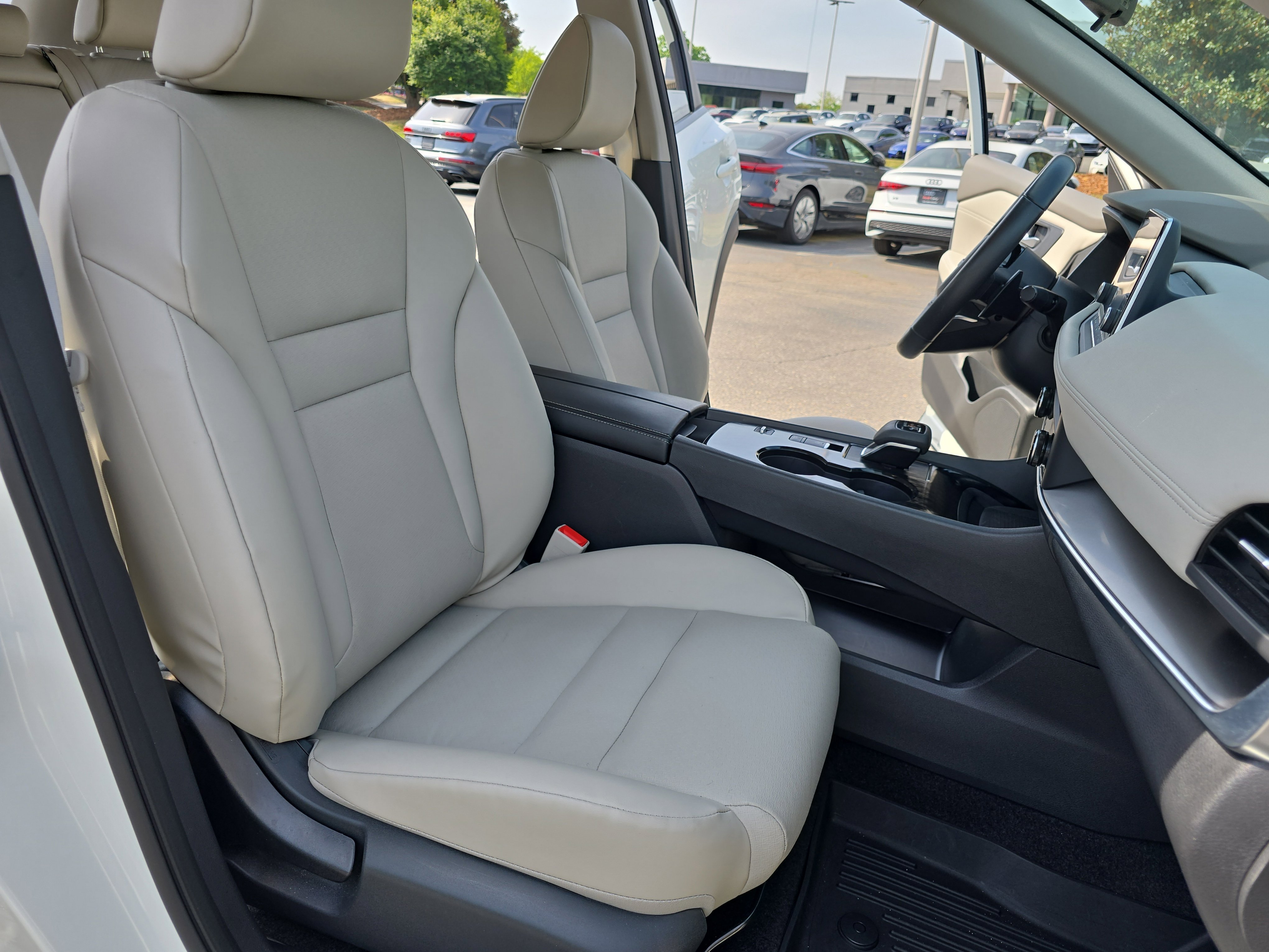 Used 2023 Nissan Rogue SV w/ SV Premium B Package FWD image 10