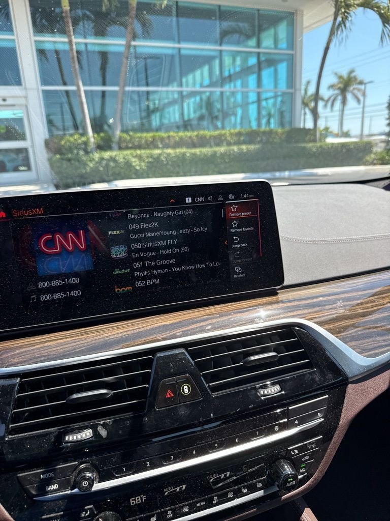 Used 2021 BMW M550i xDrive w/ Executive Package image 2