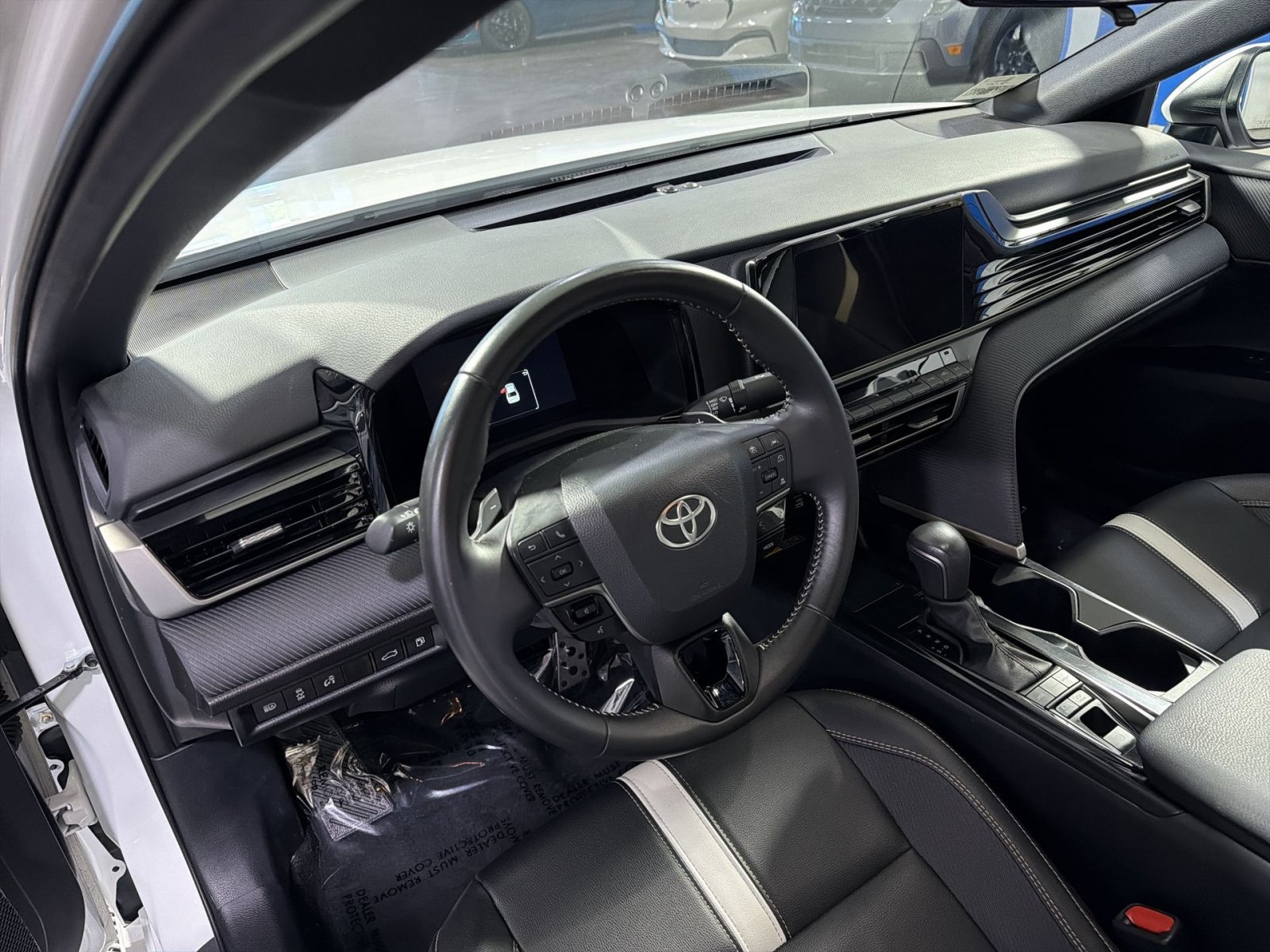 Used 2025 Toyota Camry SE FWD image 18