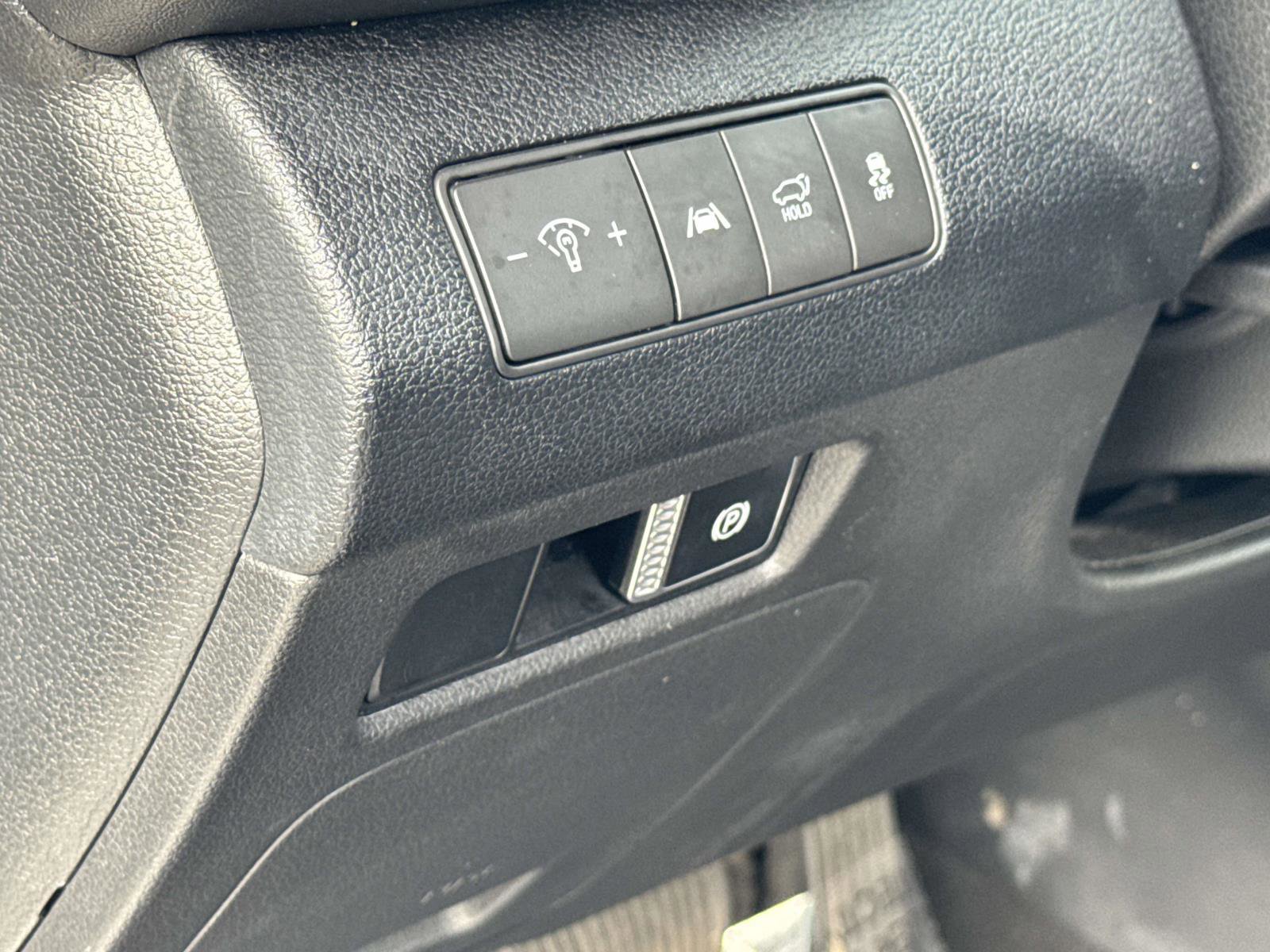 Used 2023 Hyundai Santa Fe SEL image 11