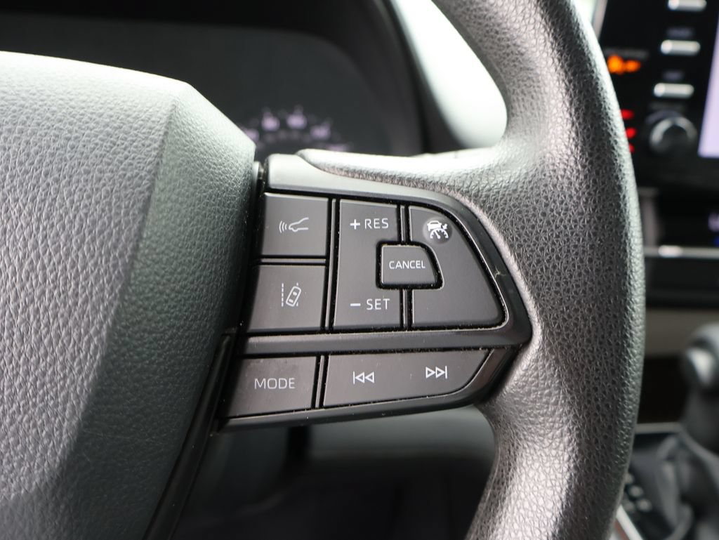 Used 2024 Toyota Sienna LE FWD image 26