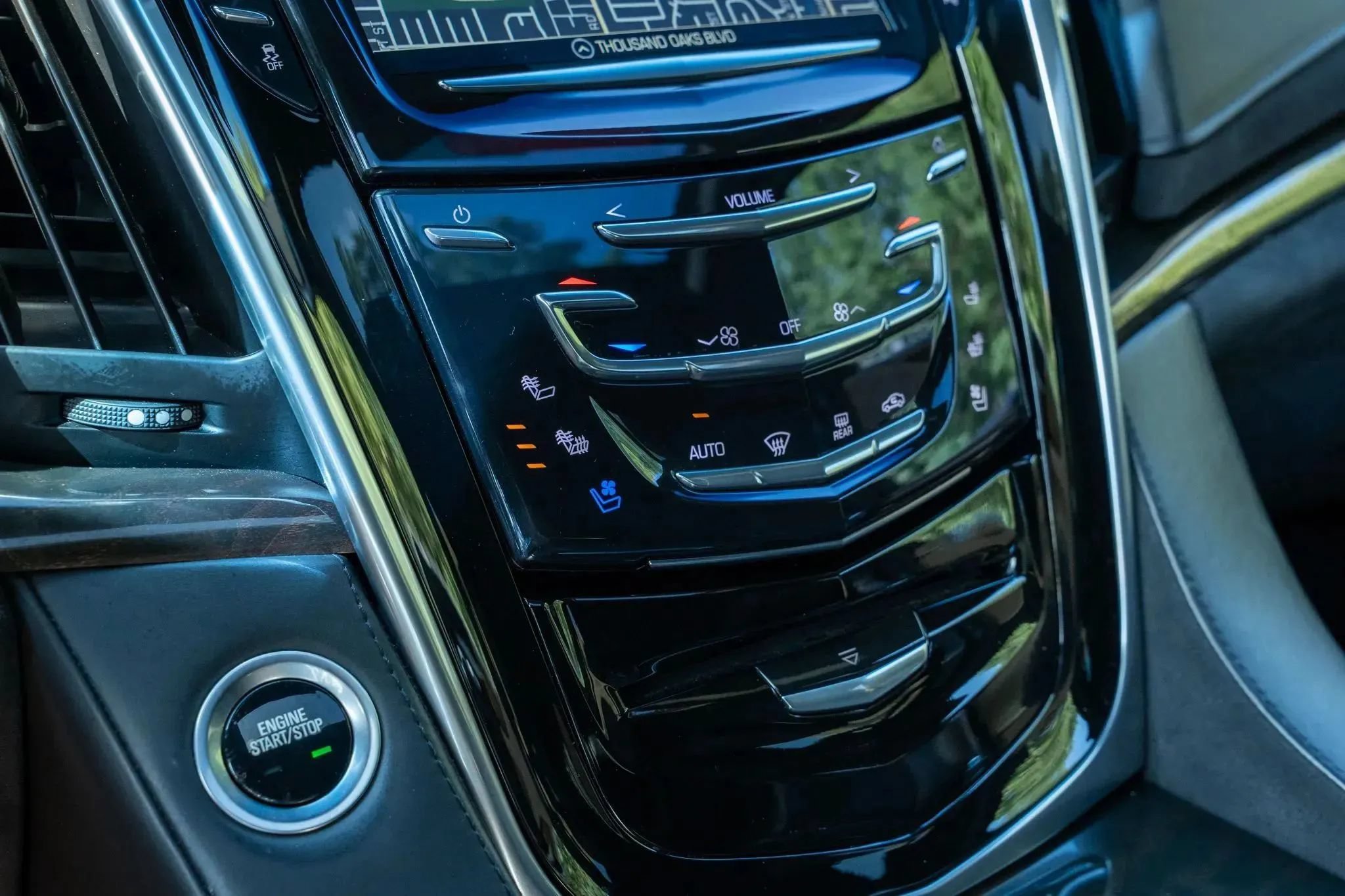 Used 2020 Cadillac Escalade ESV Platinum AWD/4WD image 27