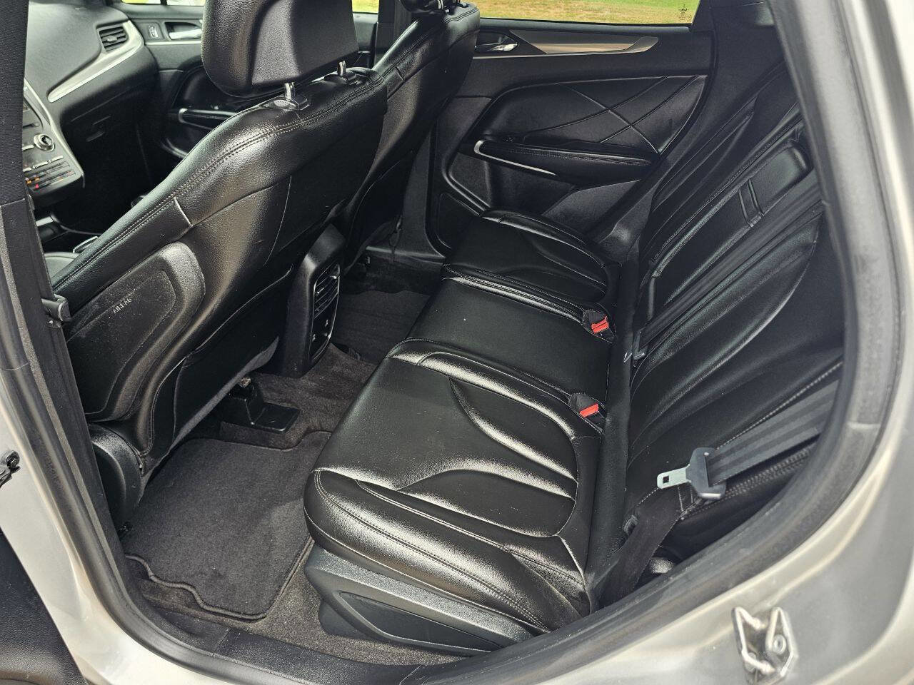 Used 2019 Lincoln MKC Premiere FWD image 11