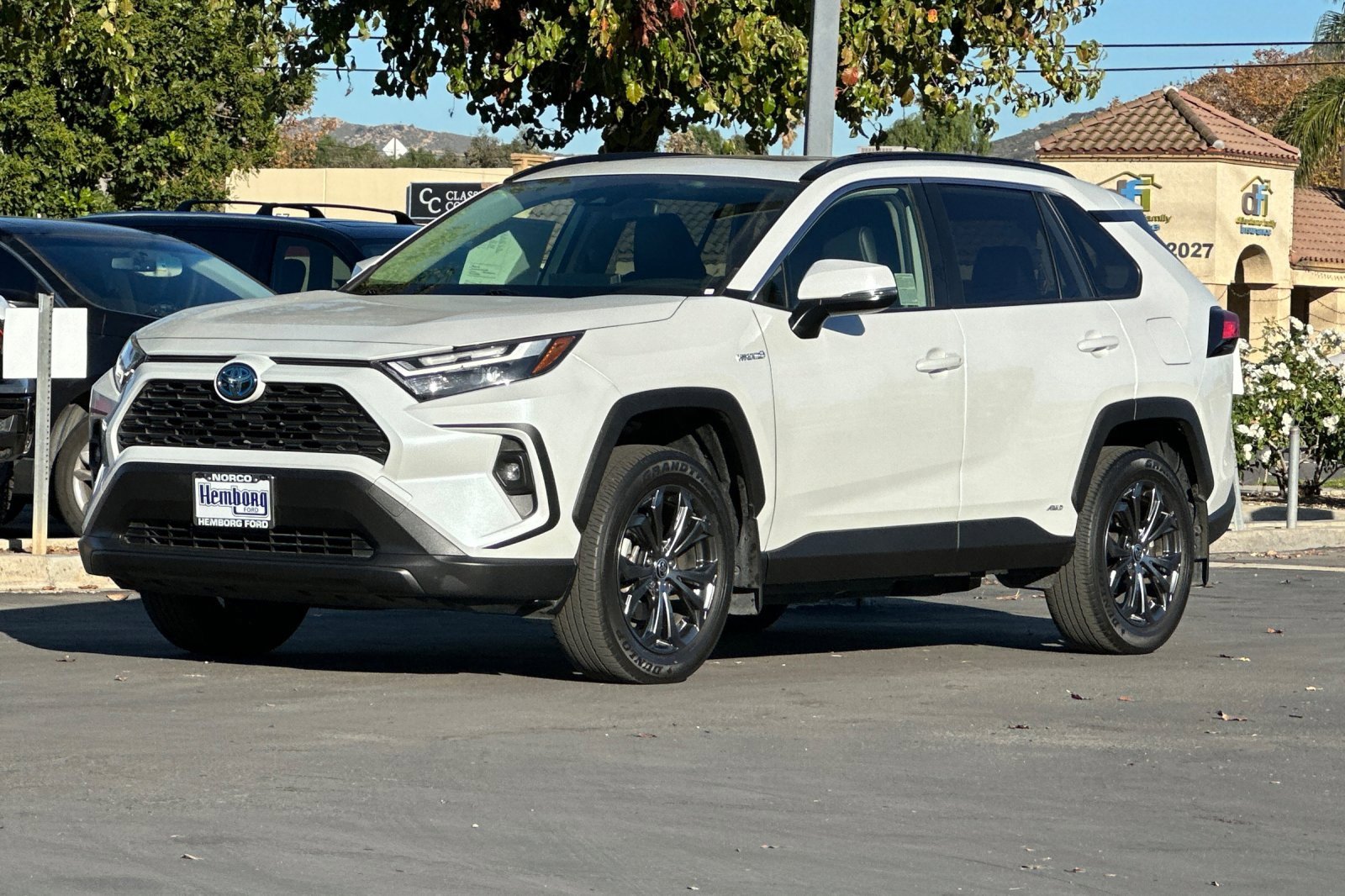 Used 2023 Toyota RAV4 XLE Premium image 8