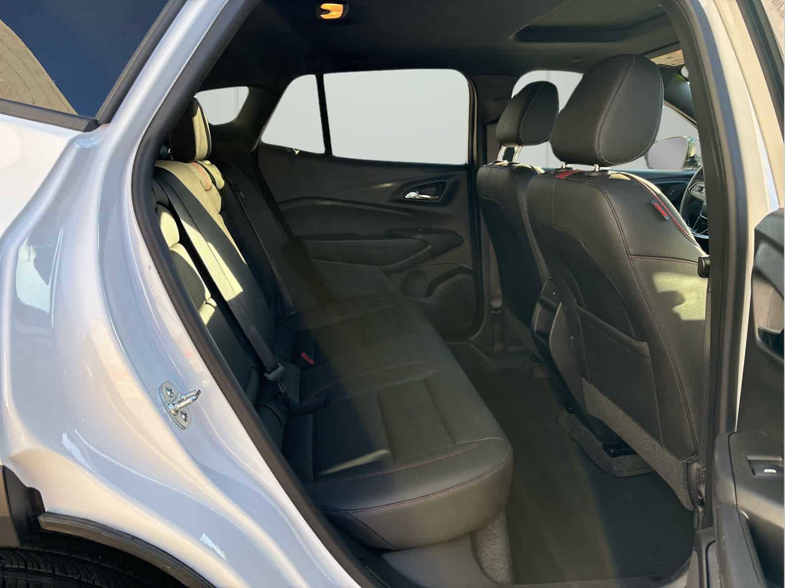 Used 2025 Chevrolet Trax RS w/ Sunroof Package image 14