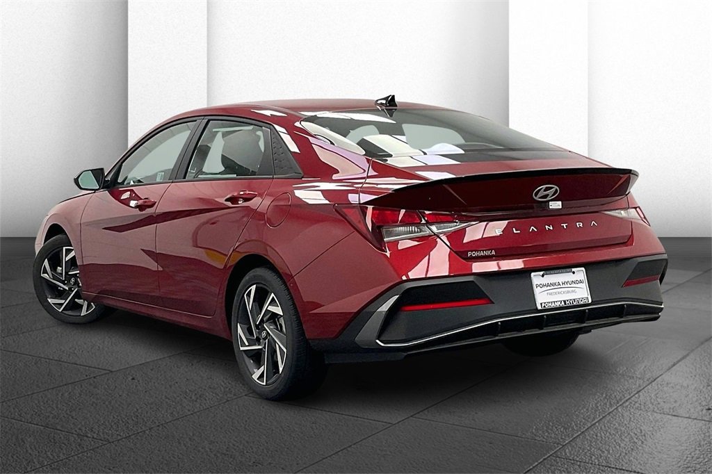 Certified 2025 Hyundai Elantra Sport image 8