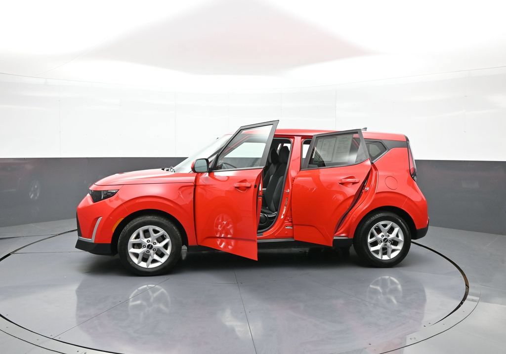 Certified 2023 Kia Soul LX w/ LX Technology Package FWD image 42