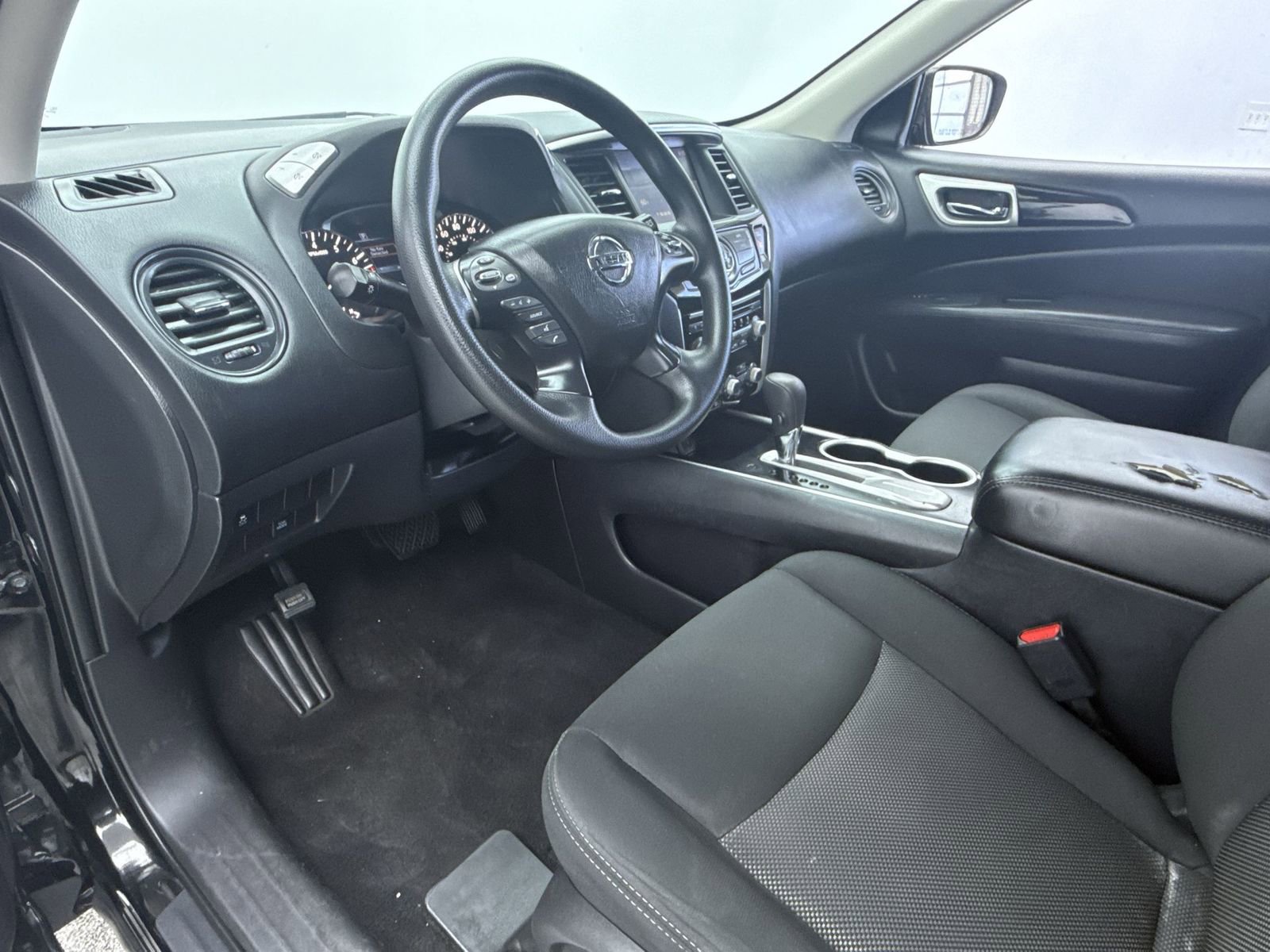 Used 2020 Nissan Pathfinder S image 12