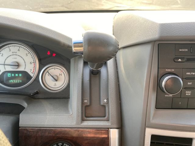 Used 2009 Chrysler Town & Country Touring image 11