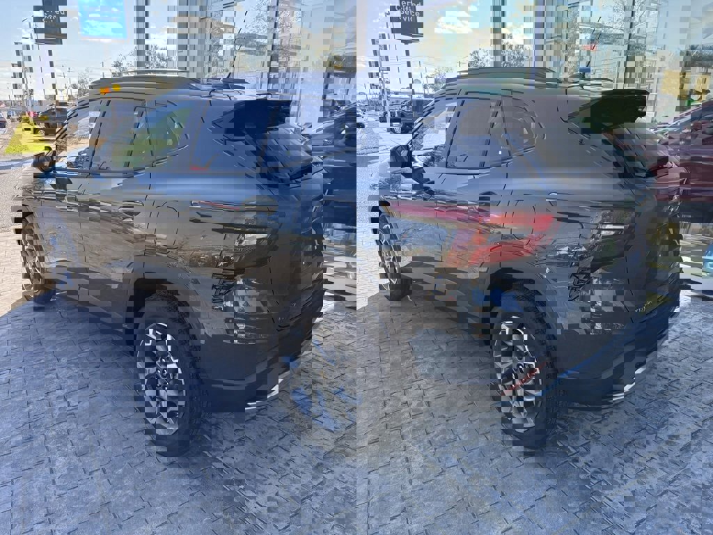 New 2026 Chevrolet Trax LT w/ Sunroof Package image 2