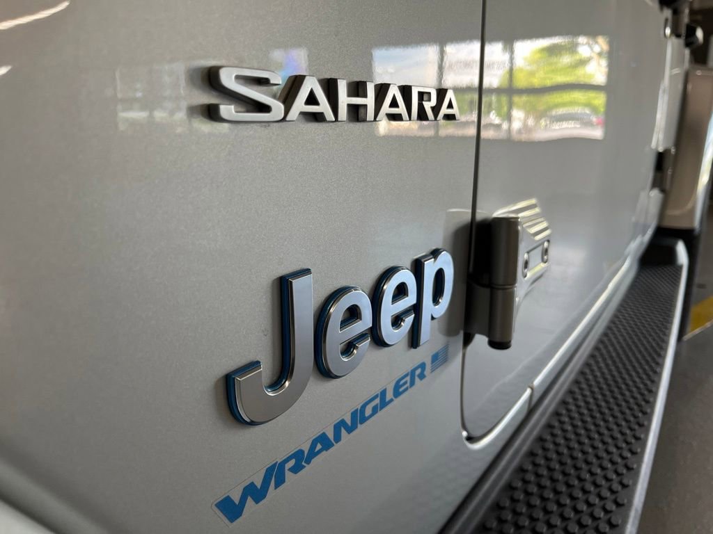 Used 2023 Jeep Wrangler Unlimited Sahara w/ Cold Weather Group AWD/4WD image 8