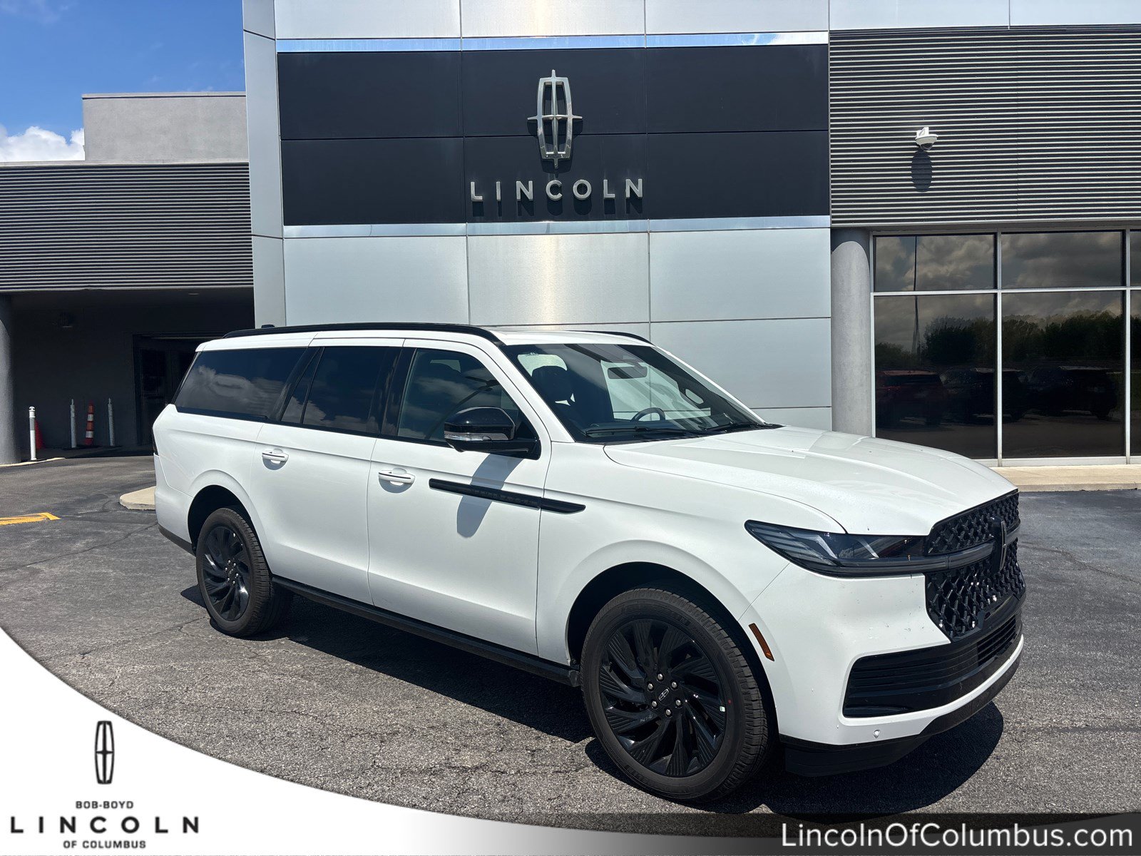 New 2026 Lincoln Navigator L Reserve w/ Jet Appearance Package AWD/4WD image 1