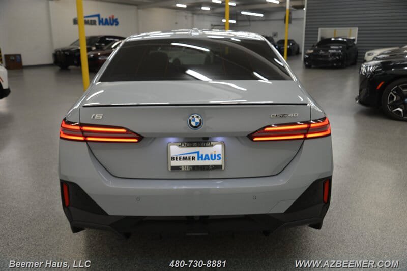 Used 2026 BMW i5 eDrive40 RWD image 9