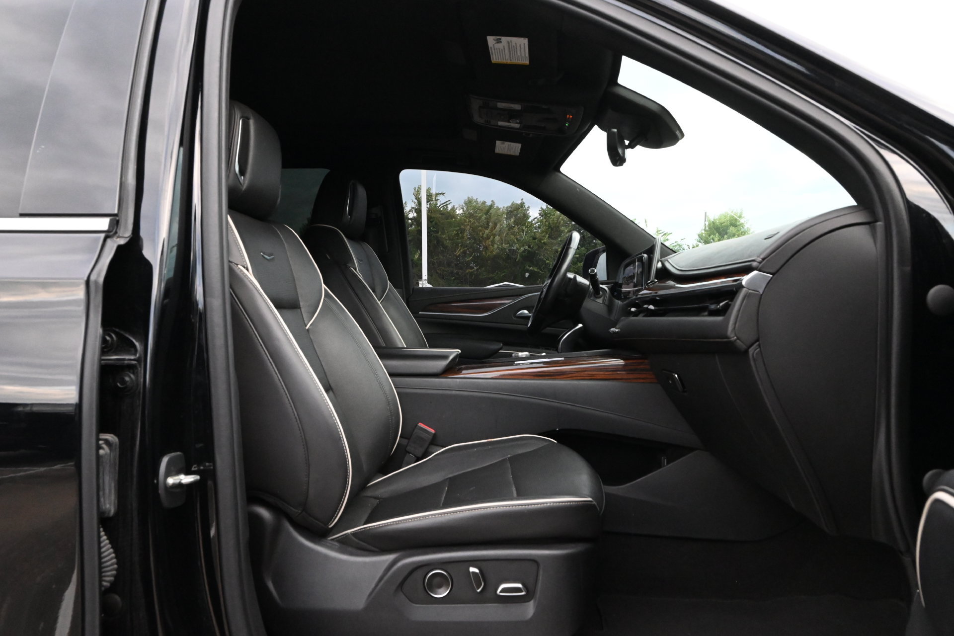 Used 2021 Cadillac Escalade ESV Premium Luxury w/ Performance Package RWD image 24